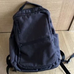 スチールラック2個、リュック、引き出しの画像