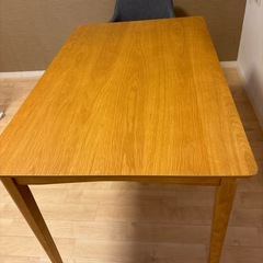 ダイニングテーブルの画像