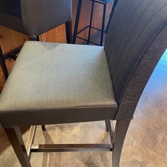 4脚まとめて‼️カウンター用背もたれ付きゆったりハイチェア♪1台からでも大丈夫‼️の画像