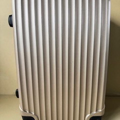 大型キャリーケース スーツケース シャンパンゴールド 4輪 TSAロック付き 高さ65cm 現地引取のみ の画像