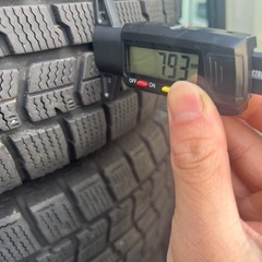 195/65r16 92Q スタッドレスタイヤ good year とアルミホイール4本セットの画像