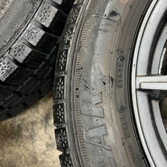 195/65r16 92Q スタッドレスタイヤ good year とアルミホイール4本セットの画像