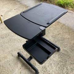 【値下げ】L字型デスク　おまけサイドテーブル３つの画像