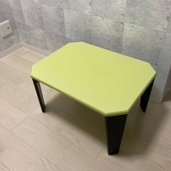 お譲りします　カーテンセットとローテーブルの画像