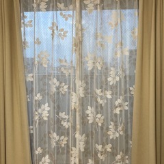 お譲りします　カーテンセットとローテーブルの画像