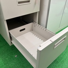 コクヨ　鍵付き片袖デスクの画像