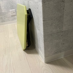 お譲りします　カーテンセットとローテーブルの画像