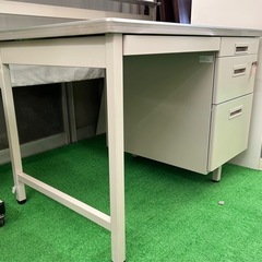 コクヨ　鍵付き片袖デスクの画像
