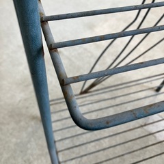 12/25まで店頭商品一部を除き半額クリスマスSALE!!開催中　サ2512-254 アンティーク調 アイアンガーデンラック 折りたたみ キズサビ有り パーツ欠損の画像