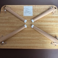 折り畳みテーブルの画像