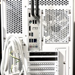 白いゲーミングPC/[ハイスペックモデル] 第14世代インテル Core i7/GeForce RTX5060の画像