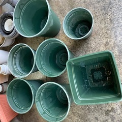 【リユースショップスパークル】ロゼアポット7個セット　No.203　グリーン　アップルウェアー　植木鉢　プラ鉢　300型　380型　450型　薔薇　バラ　
ロゼアスクエア390型　プランター　配送可能♪の画像