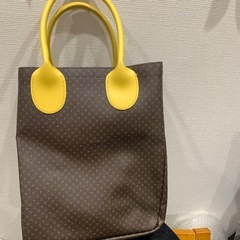 A4サイズ　たっぷり入るトートバッグ　未使用　の画像