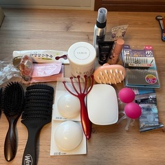 美容・セルフケア用品まとめ売り（ULRUB／ヘアブラシ／マッサージ用品 他）の画像