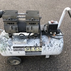 静音　オイルレス エアーコンプレッサー 39Lの画像