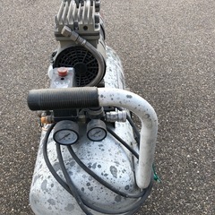 静音　オイルレス エアーコンプレッサー 39Lの画像