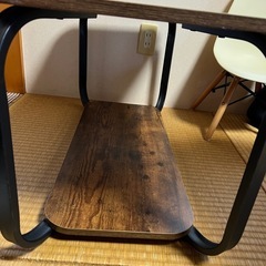 木目　ブラウン　テーブルの画像