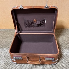 ビンテージアンティークトランクの画像