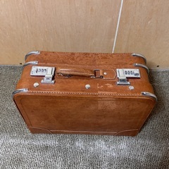 ビンテージアンティークトランクの画像