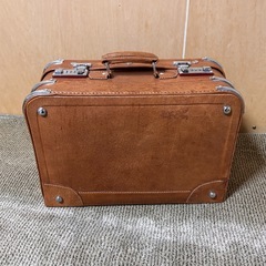 ビンテージアンティークトランクの画像