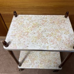 レトロなワゴンの画像