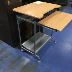 ★リユースのサカイ横浜南店★YM1741  PCデスク ライトブラウン W61×D45～70×H75 クリーニング済みの画像