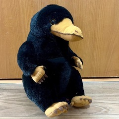 ファンタスティック・ビーストとダンブルドアの秘密~等身大ニフラーぬいぐるみ~の画像