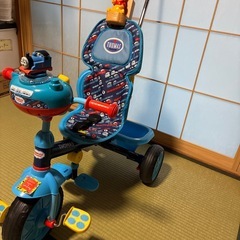 トーマスとプーさんの手押し三輪車の画像
