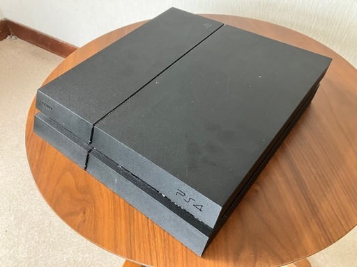【中古】PS4本体 500GB ジェット・ブラックモデル 
ゲームソフト付き