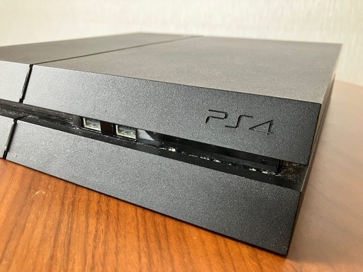 【中古】PS4本体 500GB ジェット・ブラックモデル 
ゲームソフト付き