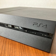 【中古】PS4本体 500GB ジェット・ブラックモデル 
ゲームソフト付きの画像