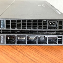 【中古】PS4本体 500GB ジェット・ブラックモデル 
ゲームソフト付きの画像