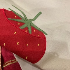 ランチョンマット　と　ハンカチ　苺の画像