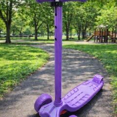 子供用スクーター キックスクーター 折りたたみ式 高さ調節可能 3輪 傾けて操縦 LEDライトアップホイール　 転売OK　倒産品　まとめ売り　ネット商材　アマゾン引き上げ商品　メルカリ　副業の画像