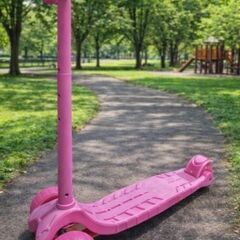 子供用スクーター キックスクーター 折りたたみ式 高さ調節可能 3輪 傾けて操縦 LEDライトアップホイール　 転売OK　倒産品　まとめ売り　ネット商材　アマゾン引き上げ商品　メルカリ　副業の画像