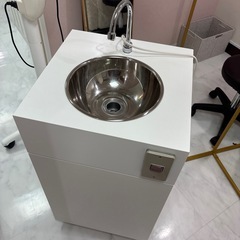 【引き渡し決まりました】セルフホワイトニング機器＆移動水場の画像