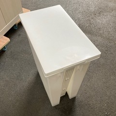フタ付きゴミ箱　の画像