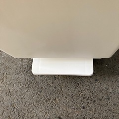 フタ付きゴミ箱　の画像