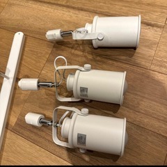 ライティングレール　ホワイト スポットライト 3つセッの画像