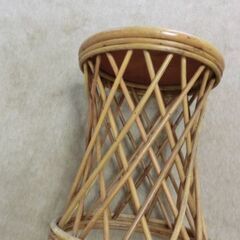 籐の丸椅子の画像