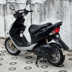 大人気セール‼️安心のバッテリー新品✨️前後タイヤ新品✨️外装新品😳嬉しいシート張替え♪オイル満タン補充済み🈵オイル交換不要⭕️継ぎ足しだけで🆗2サイクルでパワフルな走り💨 スポーツモデルでカッコイイ😎ディスクブレーキで制動性抜群💥CA1PB ZZ✴の画像