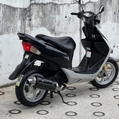 大人気セール‼️安心のバッテリー新品✨️前後タイヤ新品✨️外装新品😳嬉しいシート張替え♪オイル満タン補充済み🈵オイル交換不要⭕️継ぎ足しだけで🆗2サイクルでパワフルな走り💨 スポーツモデルでカッコイイ😎ディスクブレーキで制動性抜群💥CA1PB ZZ✴の画像