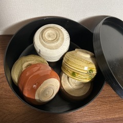 抹茶茶碗6点と茶びつの画像