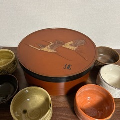 抹茶茶碗6点と茶びつの画像