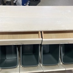 4分別ダストボックス付きキッチンカウンター（ホワイトウォッシュ）の画像