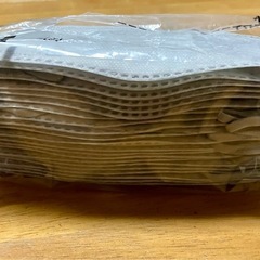 使い捨てマスク20枚入りの画像