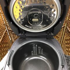 【歳末セール実施中】２０２２年製タイガー TIGER 圧力IHジャー炊飯器 炊きたて 土鍋コート釜 1升炊き アッシュブラック JPV-B180の画像