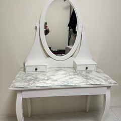 IKEA ドレッサー 椅子付きの画像