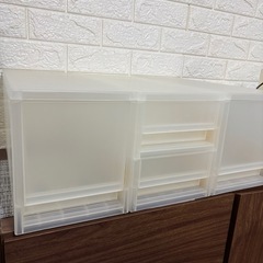 無印良品　ポリプロピレン　引き出し4つ、収納キャリーボックスワイド1つ、の画像