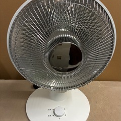 ★暖房★ミニパラボラ式カーボンヒーター SKjapan 電気ストーブ2023年製 SKJ-WM50CC の画像